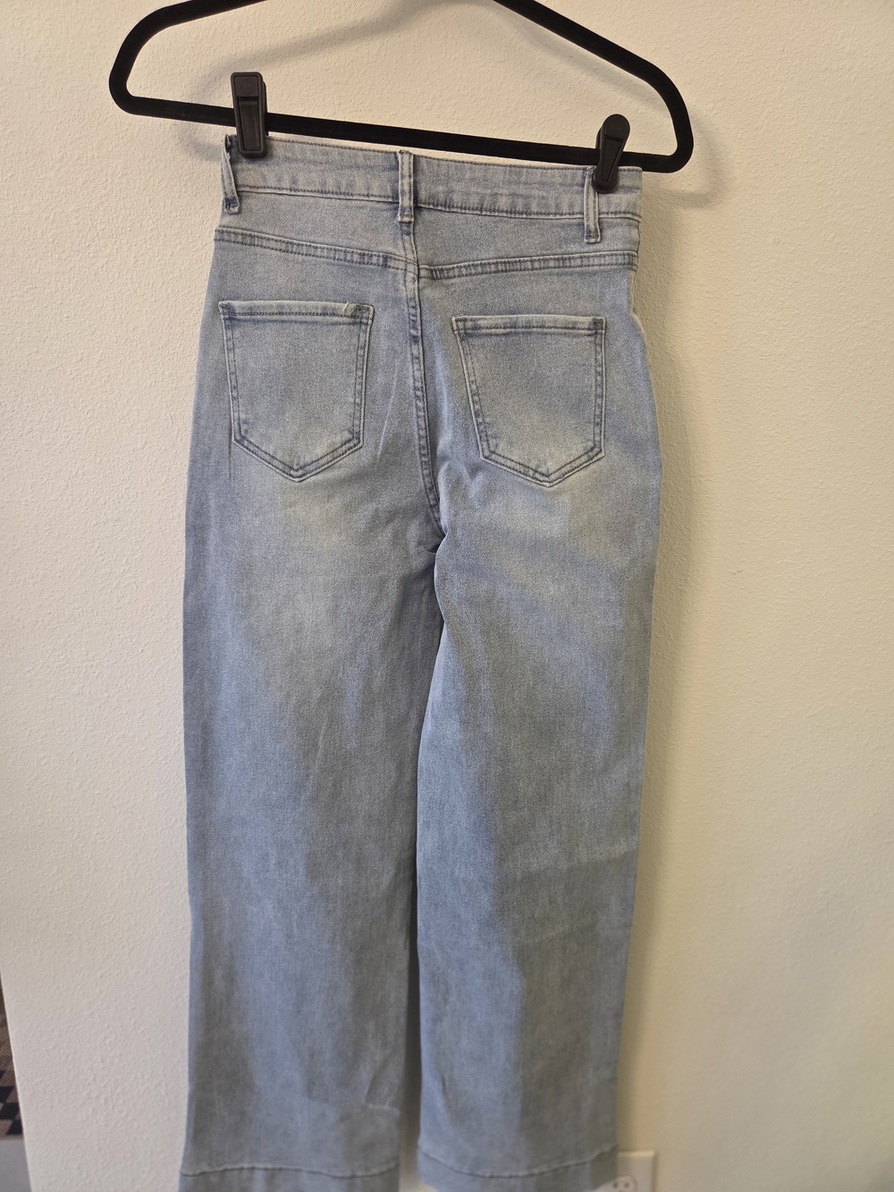 Women's High-Rise Wide Leg Jeans in Light Blue Wash - Picture 3 of 4